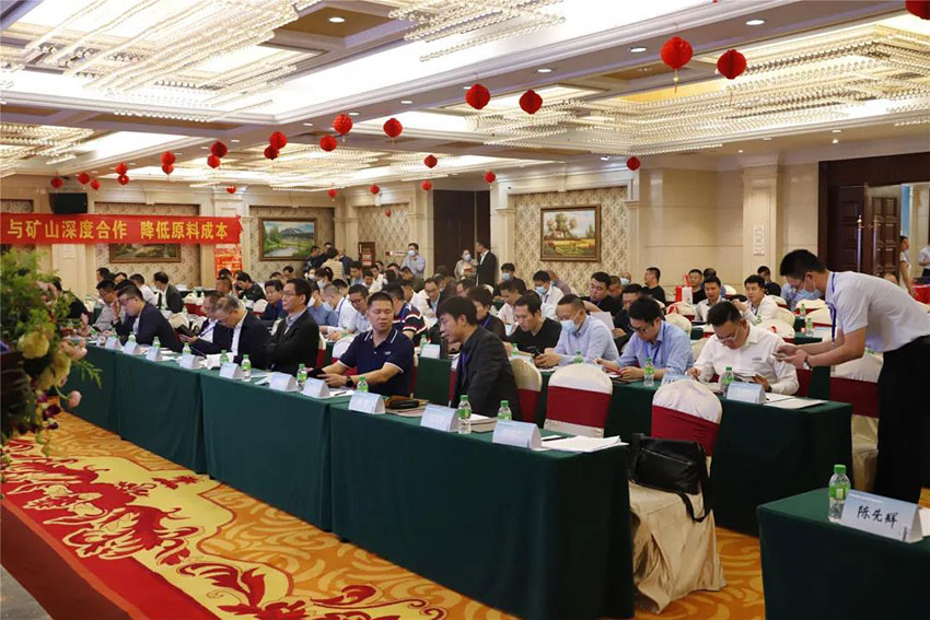 廣東陶瓷協(xié)會(huì)陶瓷原料專委會(huì)成立，萬(wàn)達(dá)業(yè)任副會(huì)長(zhǎng)單位